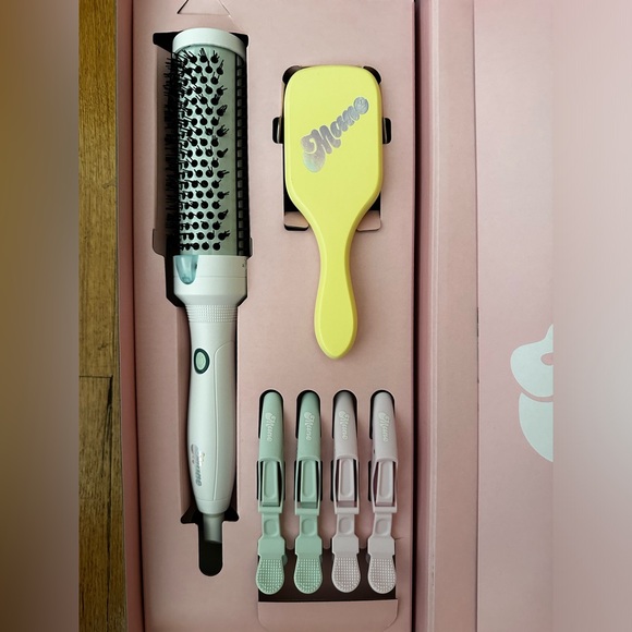 MANE by MANE ADDICTS 
Body Builder Medium Hot Round Brush Hair Set Hair Dryer - Picture 4 of 15